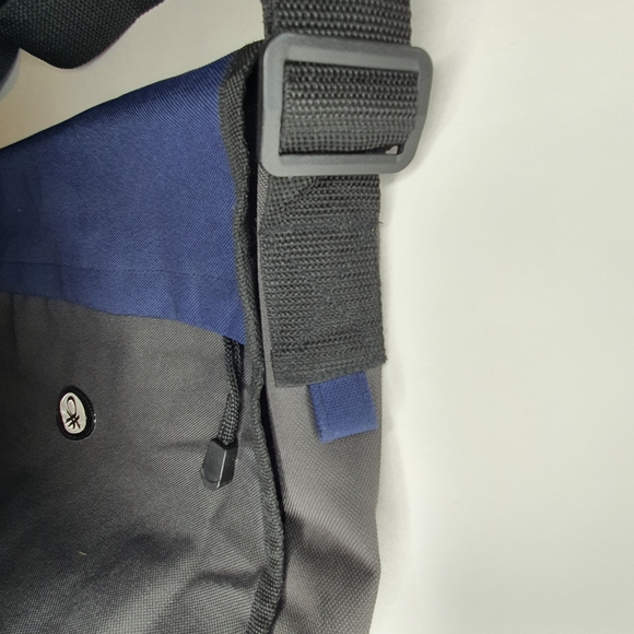United Colors Of Benetton Messenger Bag (Unisex) Like New - Picture 6 of 16